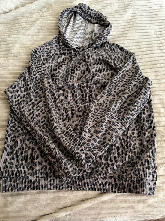 HEIMISH USA Tops - HEIMISH USA Leopard-Pattern Waffle Hoodie in Taupe and Black